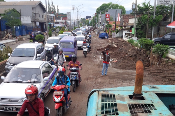 Ilustrasi kemacetan di Jalan Raya Ciater
