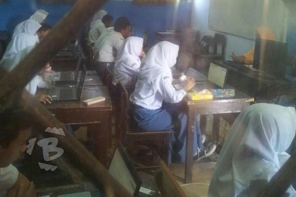 SMA Negeri 1 Kota Serang Gelar UNBK dengan Laptop Pinjaman