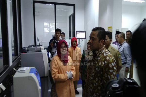 Wali Kota Tangerang Arief R. Wismansyah Tinjau Laboratorium Halal