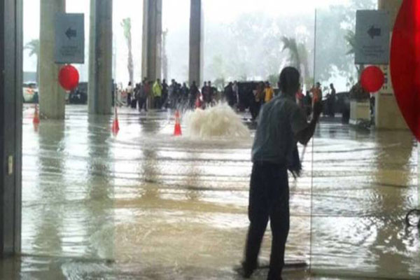 banjir di bandara seoakrno hatta
