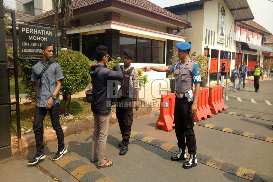 Pengamanan Polrestro Tangerang Kota Diperketat 