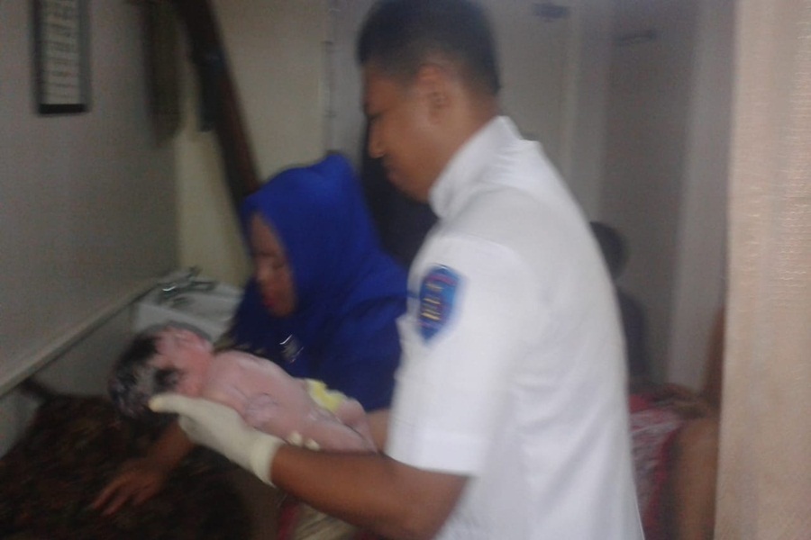 Bayi Perempuan Lahir di KMP Kirana
