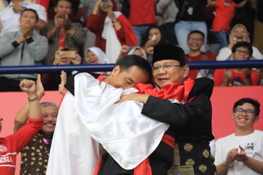 Jokowi-Prabowo Berpelukan