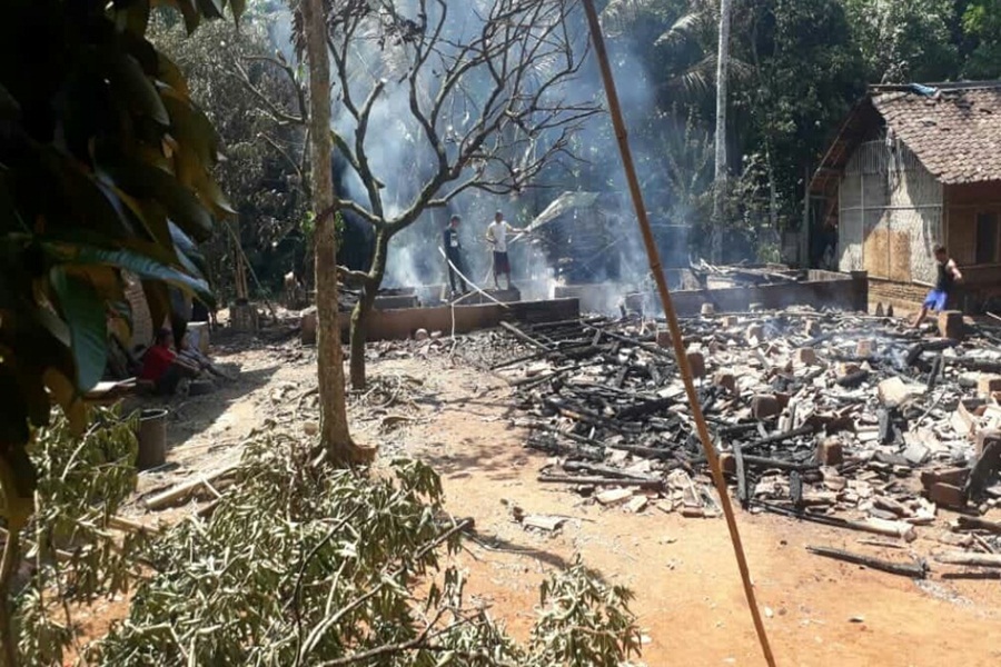 Kebakaran di Cigoong Utara Lebak