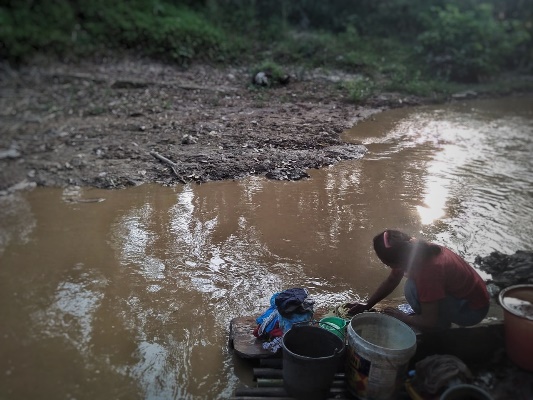 Krisis Air Bersih di Kabupaten Pandeglang Warga Gunakan Air Kotor Sungai Cimoyan
