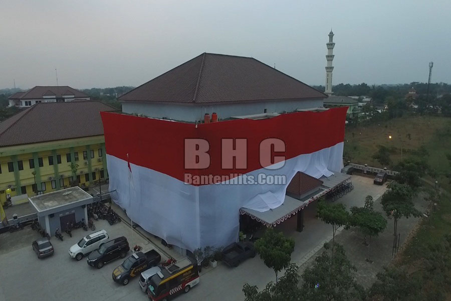 Merah Putih di Gedung Mapolresta Tangerang