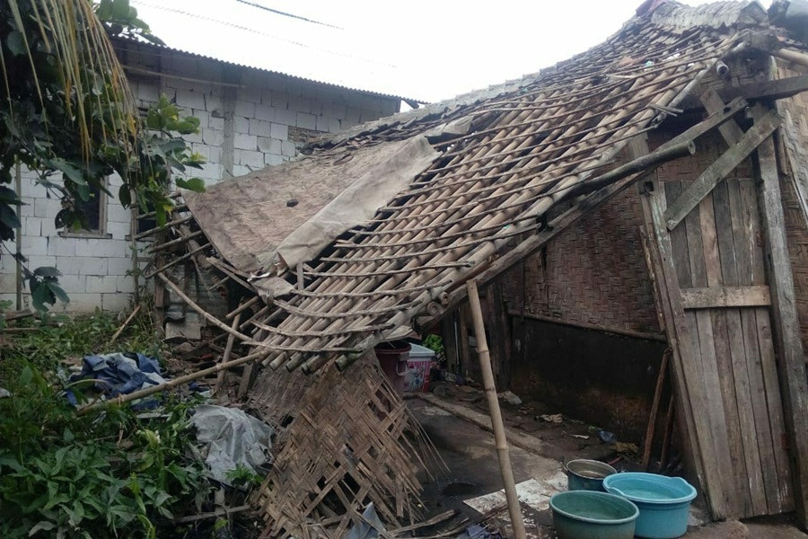 Rumah di Cikande Serang Ambruk