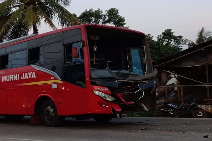 Bus Murni Jaya Tabrak Truk di Pandeglang
