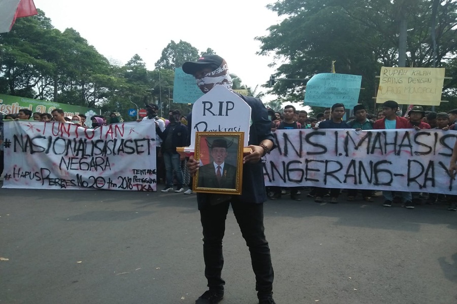 Mahasiswa Tangerang Raya Demo di Kantor Wali Kota