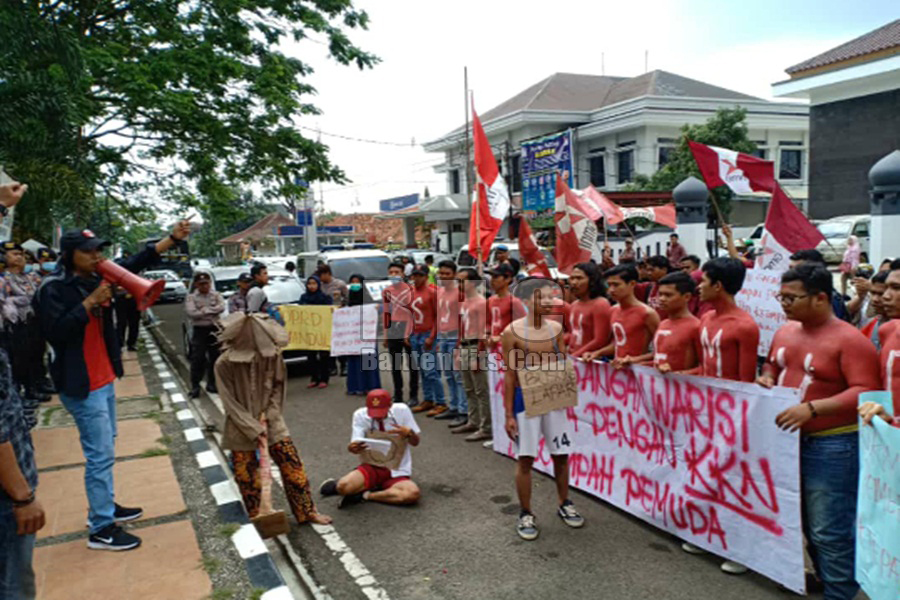 Aksi Teatrikal GMNI Kabupaten Pandeglang