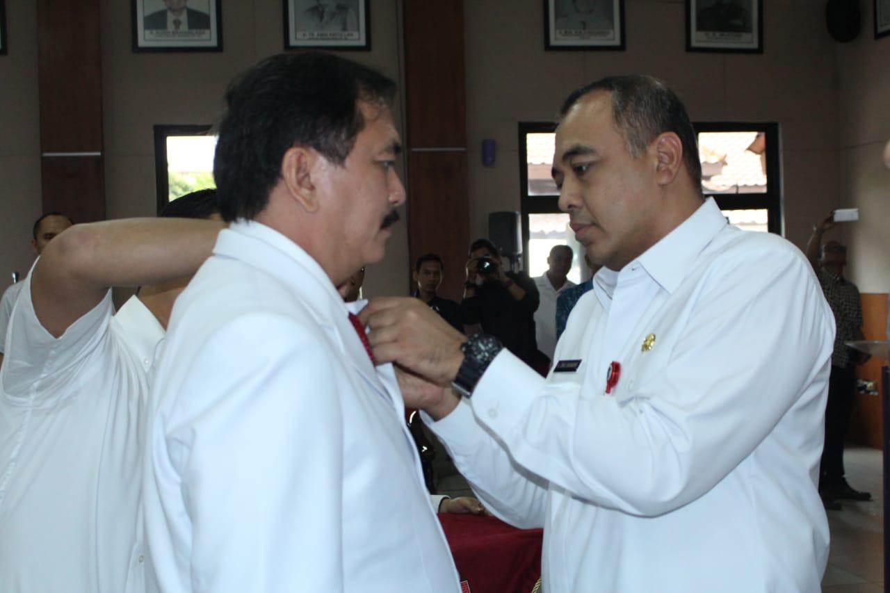 Bupati Tangerang A. Zaki Iskandar Lantik Ketua UDD PMI Kabupaten Tangerang Dr. Zaenal Muttaqien