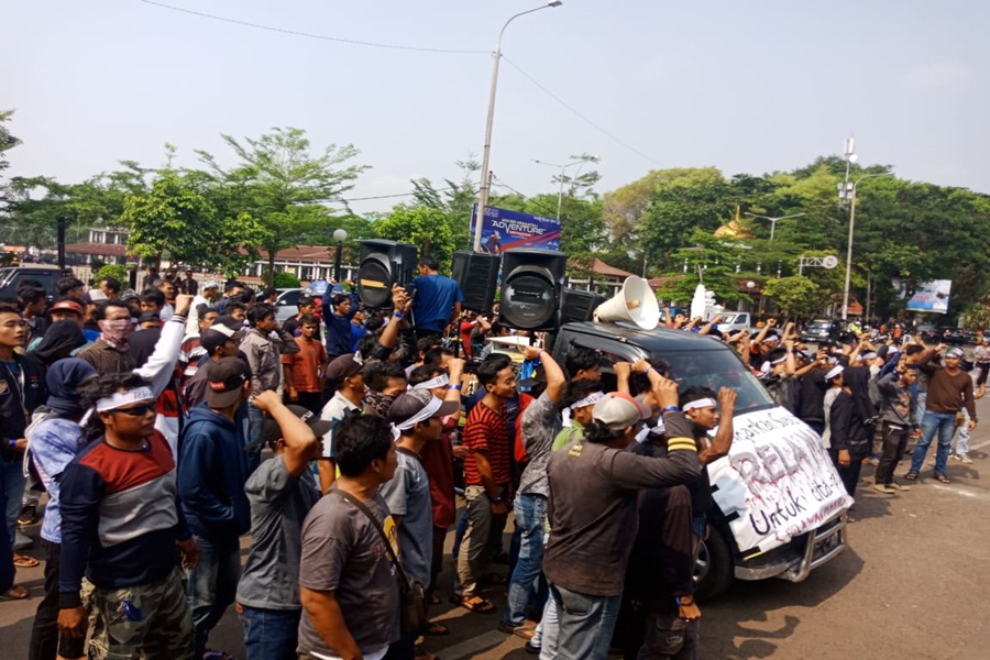 Demo Warga Kabupaten Serang soal Kandang Ayam