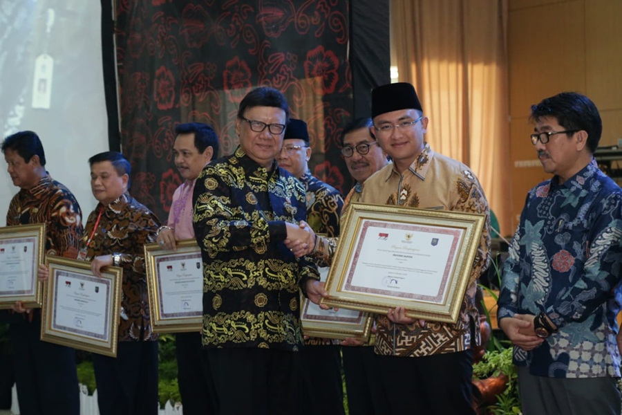 Wagub Banten Terima Penghargaan