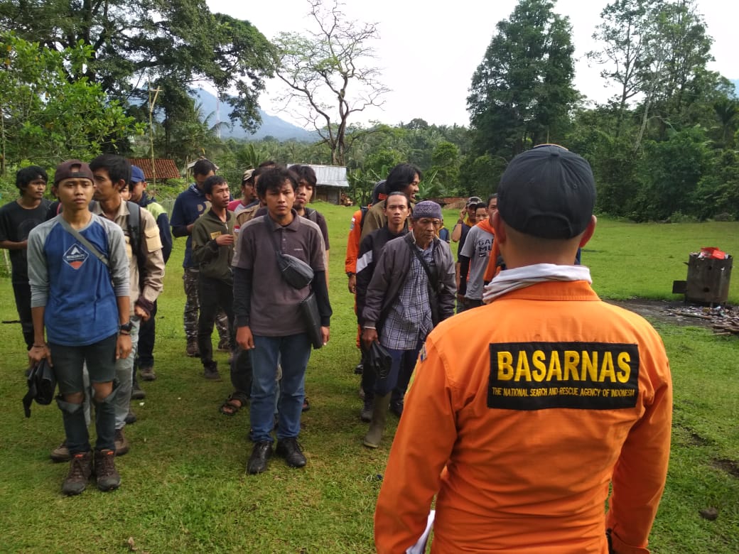 Puluhan Pendaki Melakukan Pencarian Enam Mahasiswa Untirta yang Hilang di Gunung Pulosari