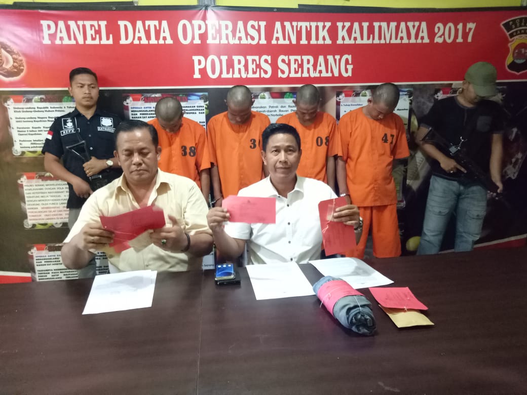 Satresnarkoba Polres Serang berhasil menangkap empat pengguna dan pengedar sabu di Kabupaten Serang.