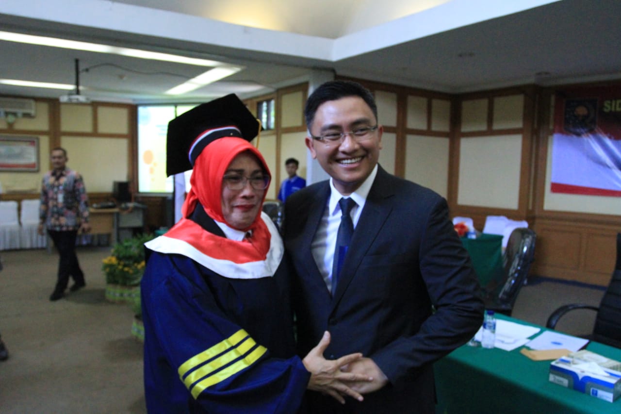 Andika Hazrumy hadiri sidang promosi doktoral Kepala Dinas Pemberdayaan Masyarakat Desa Provinsi Banten Enong Suhaeti