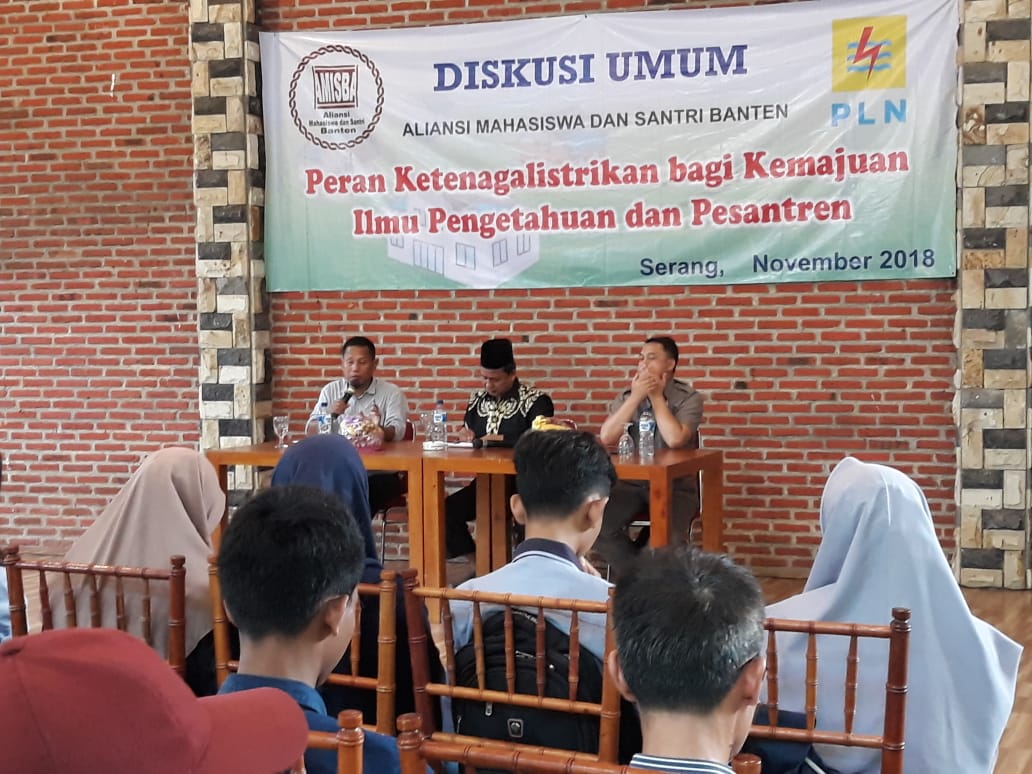 Dialog publik yang dilakukan Aliansi Mahasiswa dan Santri (Amisba) Banten