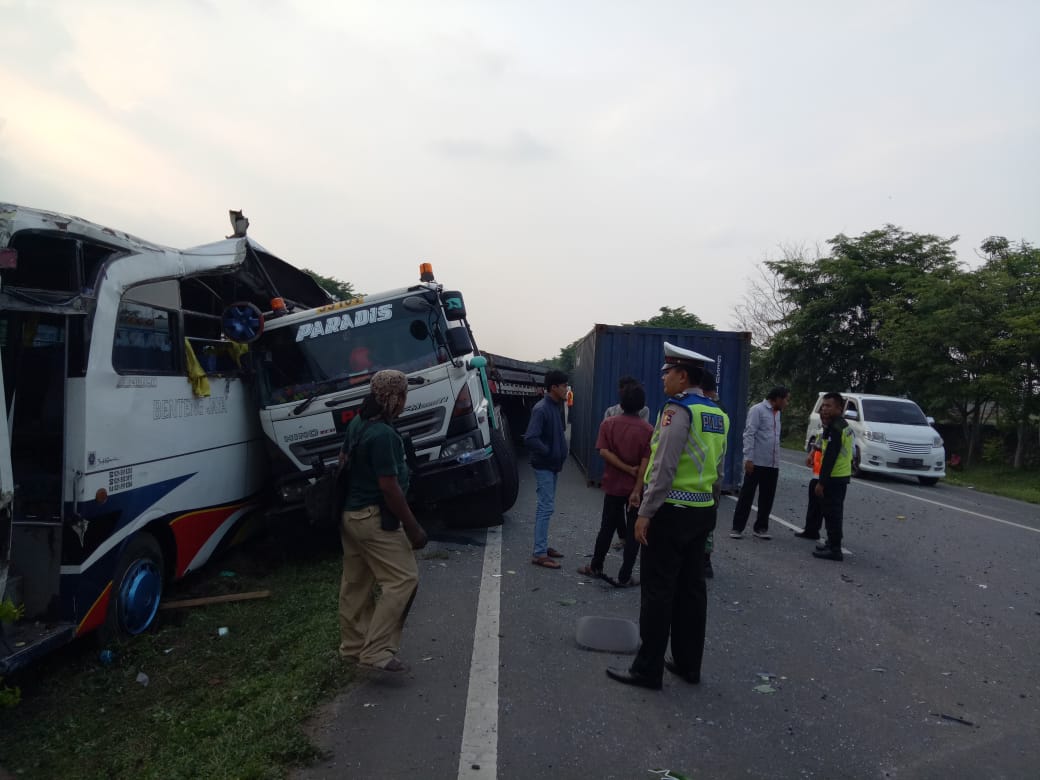 Enam Mobil Tabrakan Beruntun di Tol Tangerang-Merak KM 55