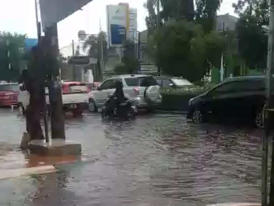 Hujan Dua Jam Sejumlah Titik di Kota Serang Banjir