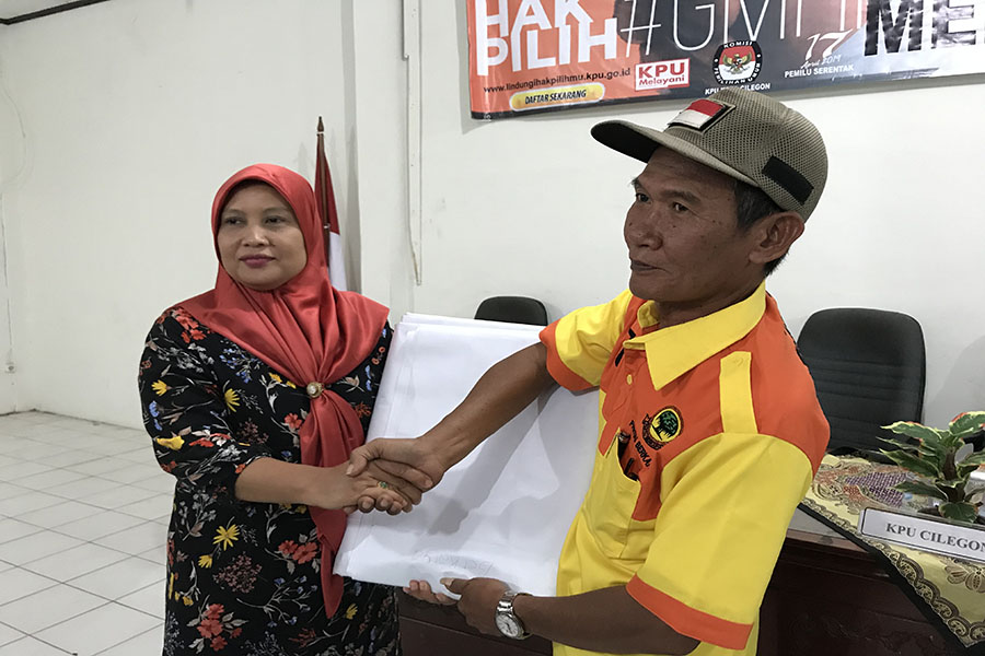 KPU Cilegon Bagikan APK kepada peserta pemilu 2019