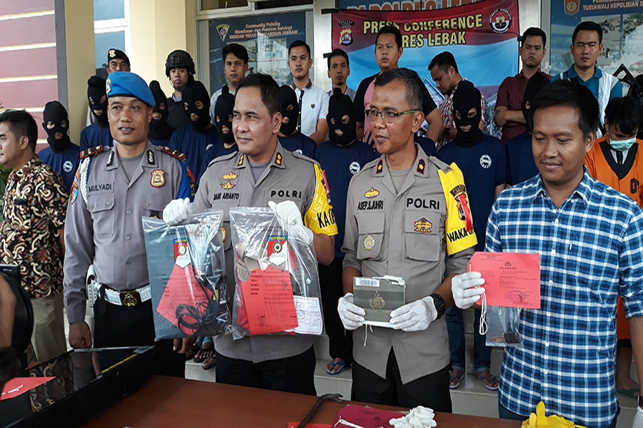 Polres Lebak Menangkap 17 Anggota Komplotan Pembool Rumah dan Pencuri Kendaraan Bermotor