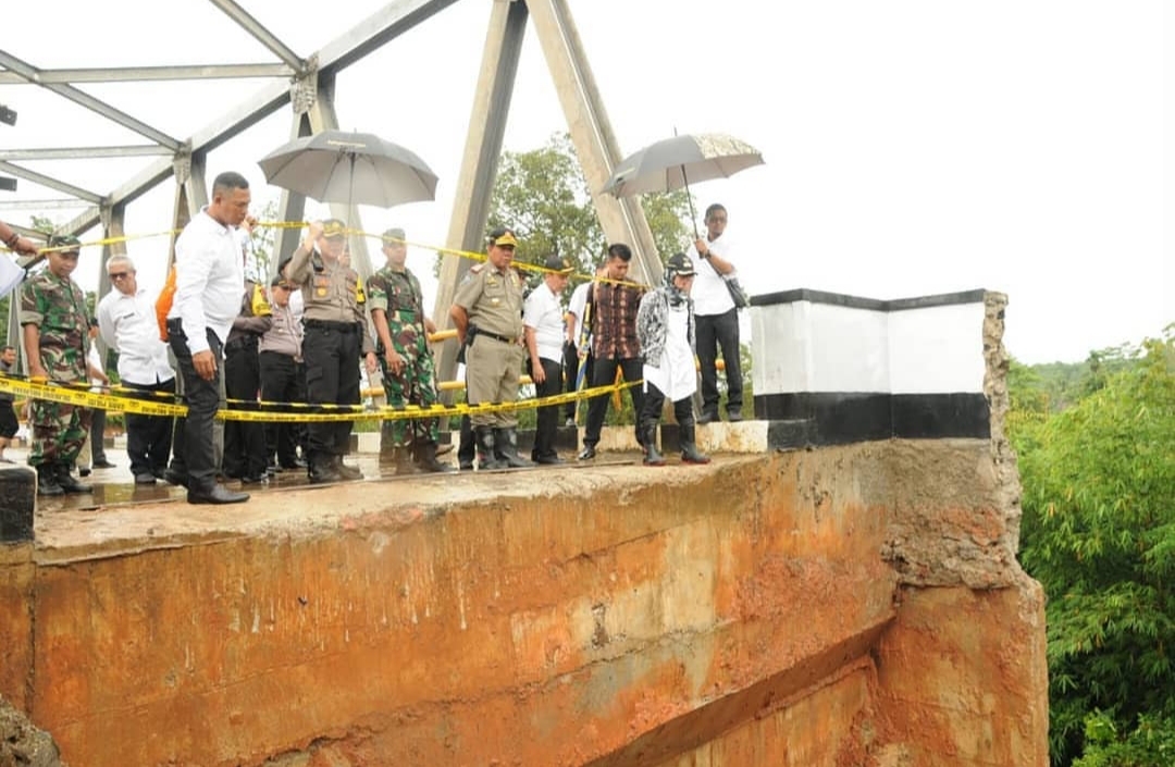Bupati Iti Pastikan Jembatan Penghubung Dua Kecamatan di Lebak yang Ambrol Diperbaiki