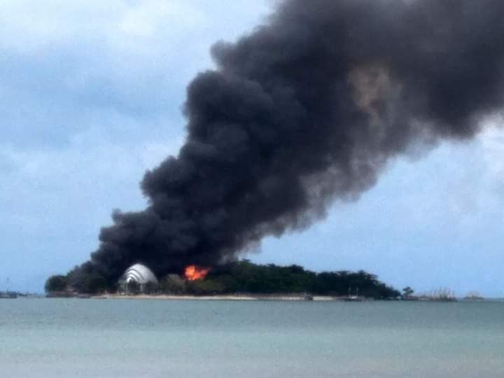Resort Pulau Umang Terbakar
