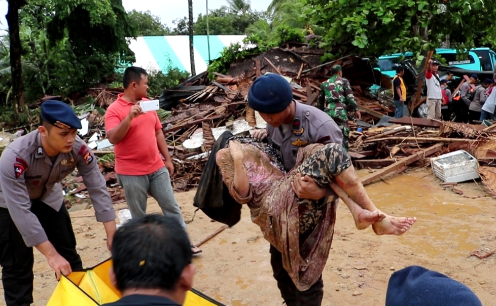 Kerahkan Pejabat Utama Polda Banten ke Lokasi Terdampak Tsunami, Tomsi Tohir Pimpin Evakuasi Korban