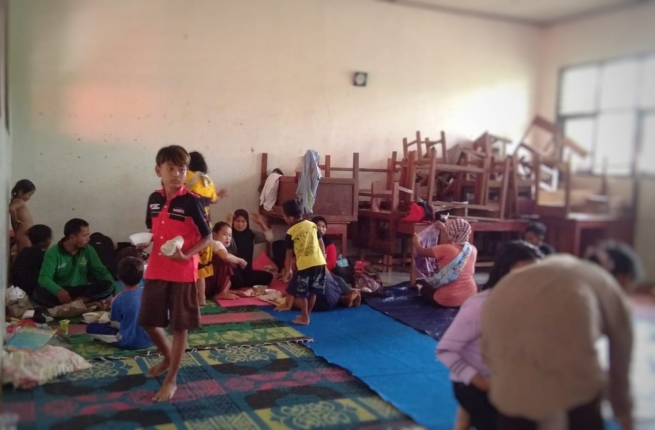 Anak-anak Pengungsi Tsunami di SDN I Cigeulis Pandeglang Terserang Gatal dan Muntah-muntah