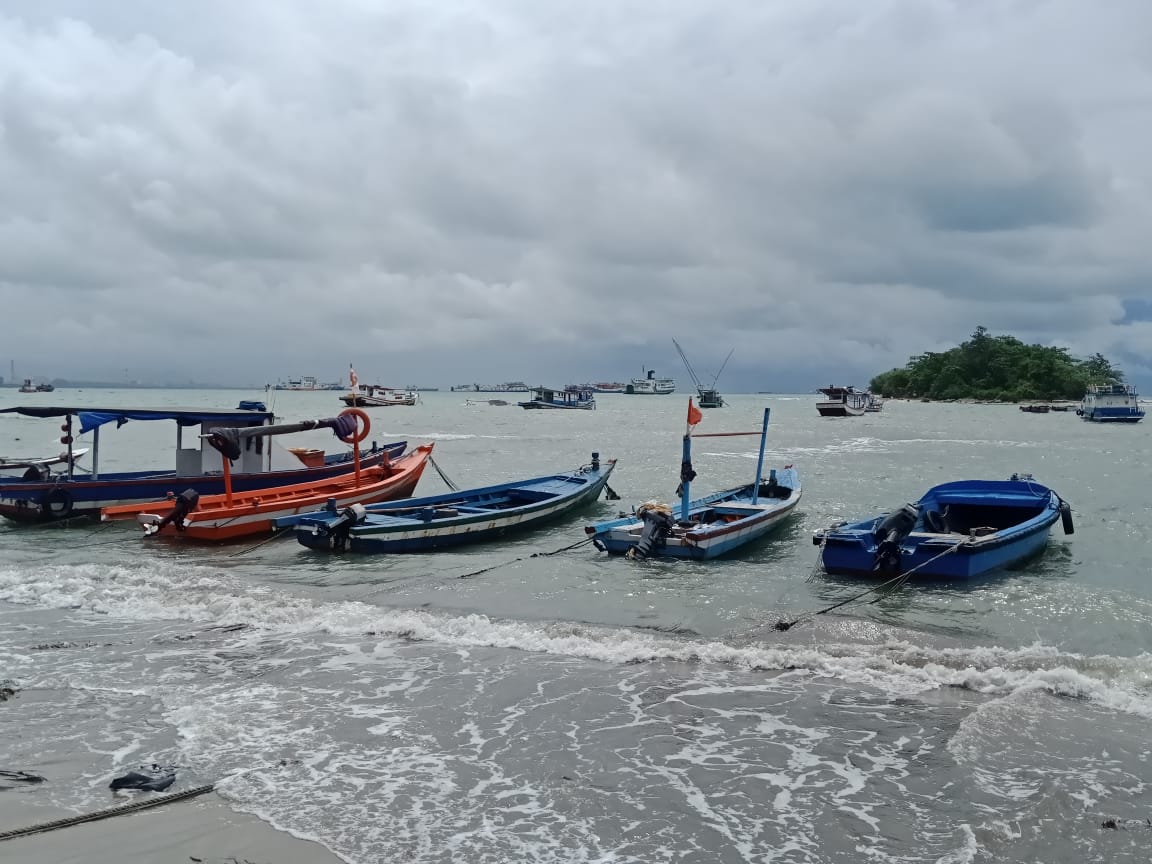 Nelayan Pantai Mabak Merak Masih Belum Melaut