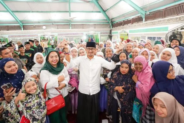 Santri dan Sederhana Sekali, Menteri Jokowi yang Paling Tajir Ini Sukses Bikin Kagum Kiai